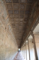 IMG_2330R 日本でもどっかの寺院でこんな天井の模様を見た記憶があるような。