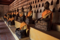 IMG_6334R 本堂の周りの回廊の中にも無数の仏像が鎮座されています。