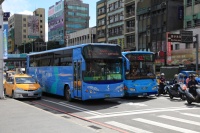 IMG_7989R 基隆ではもっぱらバスが市民の足を担っていますので、ものすごい台数が駆け巡っています。