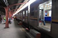 IMG_5442R 電車は程なく終点のジャカルタ・コタ駅に到着。