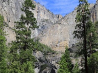 5D4 2091  Lower Yosemite Fallと呼ばれる滝で先ほどのBridal Vail Fallとは別の滝ですが、基本テイストは一緒かもと。