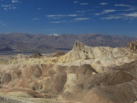 5D4 3495  続きまして、Zabriskie Point（ザブリスキー・ポイント）へ。 ロシア系の名称なのかな？という気もしますが、この場所を愛した写真家の名前だぞうです。
