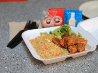 5D4 3745  ラスベガス最終夜は豪華に・・・Panda Expressです。豪華とは。。 ブロッコリービーフとオレンジチキン食べるとアメリカにいることを実感できます。(誤)