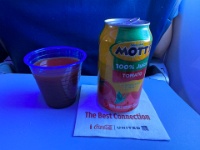 IMG 1343  トメイトジュース、ホールキャンで登場。小さな紙コップじゃなくてこれぐらい飲みたいよねーーー！！ 大抵のアメリカブランドは日本でも手に入る昨今ですが、MOTT’Sはなかなかお目にかかれません。恐るべしカゴメ。