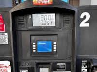 IMG 1437  アメリカだったら30ドルも払えば余裕で満タンになるだろうと思いきや、全然満タンにならないわけで。 何とも世知辛い世の中になったものです。