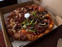 IMG 1524  はい夕食。これでもかと言うほどに具とチーズが搭載されている感じがいかにもアメリカ。 豪華に夕食を楽しんだところで本日は終了です。天候に恵まれなかったので明日あたりなんとかなんてくれないかしらと。