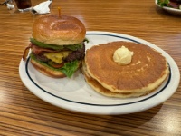 IMG 2215  はい出た、まさにアメリカな食い合わせ。とかいいつつ、これを求めてわざわざ来ているんですが。