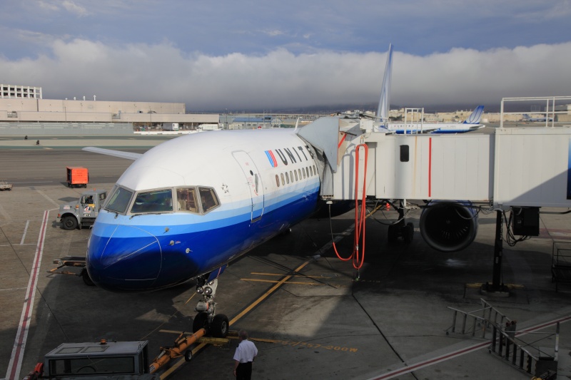 IMG_8119R サンフランシスコ無事到着。757ですな。