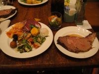 DSC03986 今までの食生活があまりにもショボかったので、ご馳走を前にして満腹中枢が崩壊。
