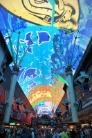 IMG_7418R 色も音も自由自在。ダウンタウンのカジノからはお客が遠ざかっていた時期もあったそうですが、