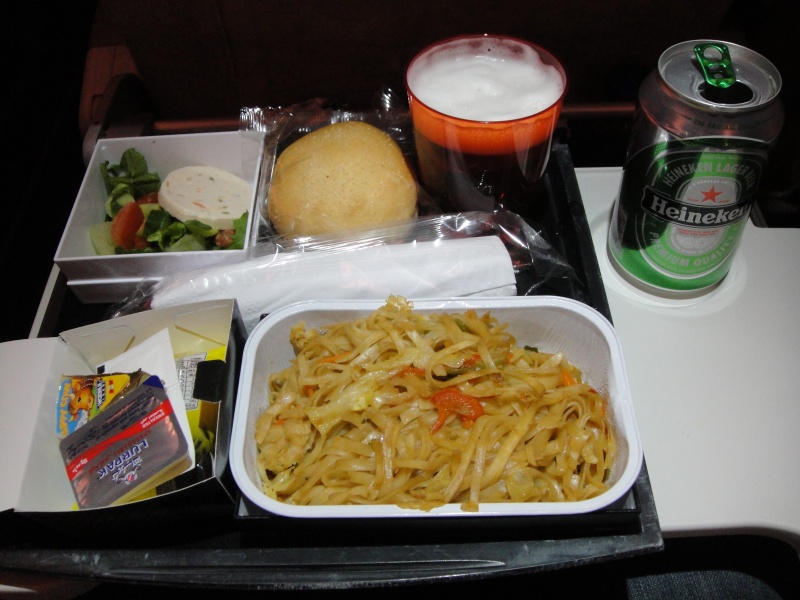 DSC04678 まず夕食。久しぶりのビールが美味しすぎる。<BR>
気持ちよくなったところで爆睡して・・・