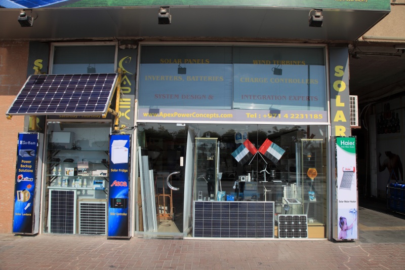 IMG_8944R ものすごい晴天率を誇るためか太陽光発電を扱うお店もちらほら。<BR>
日本の天候でもモトが取れると言われているくらいですから、ここだとさらにオイシイんでしょうか。