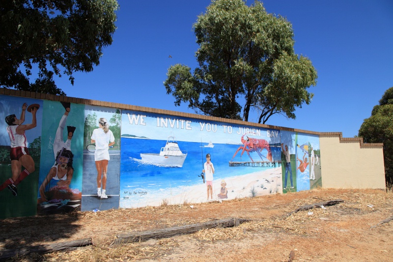 IMG_0854RH ЂkサăWAxC̃WNVɓB<BR>
܂Ă΂炭ƁEEE