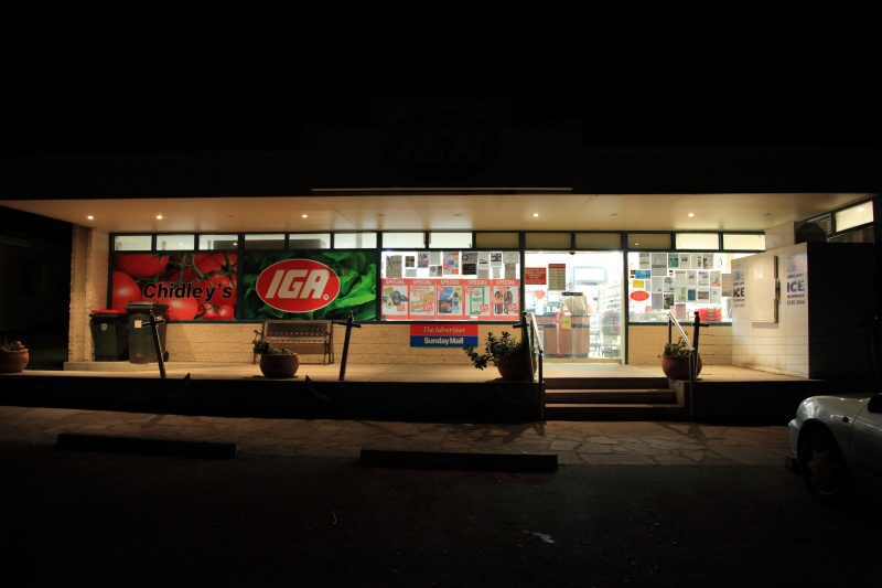 IMG_0644R オーストラリアの田舎にあるスーパーといえば・・・そうIGAですな。<BR>
島価格でかなり割高であることが分かってたので、今回は本土からかなり持ち込んでますが。