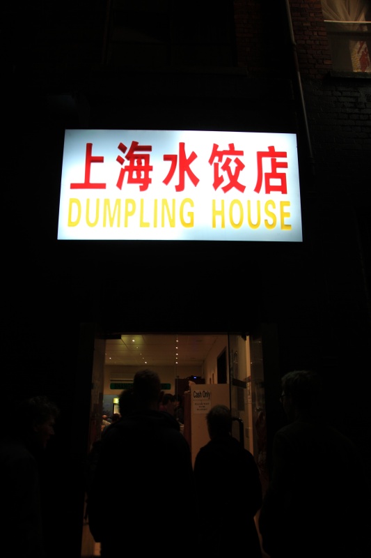 IMG_3774R 美味しかった－。裏通りにあって大変分かりずらいので地元の方々しか入ってない感じ。<BR>
しかし料金が大変お安いので気合いツアーズとしては助かりますなぁ。