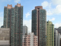 IMG 3603R  いかにも香港らしい細くて長い高層ビル群。日本のマンションより高いのがゴロゴロ。