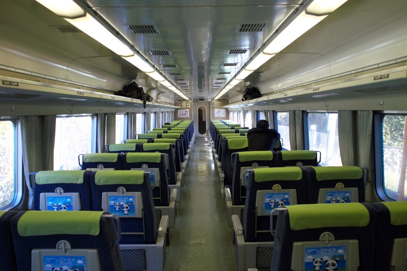 SDIM0490S いきなり特急列車4時間缶詰の刑。<BR>
もはや為す術なし。