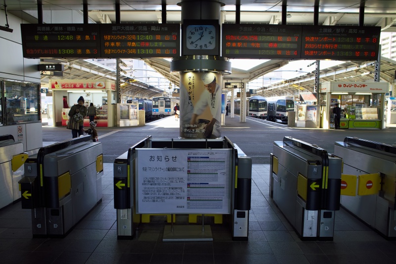 SDIM0669S いくつか乗り継いで高松へ。
