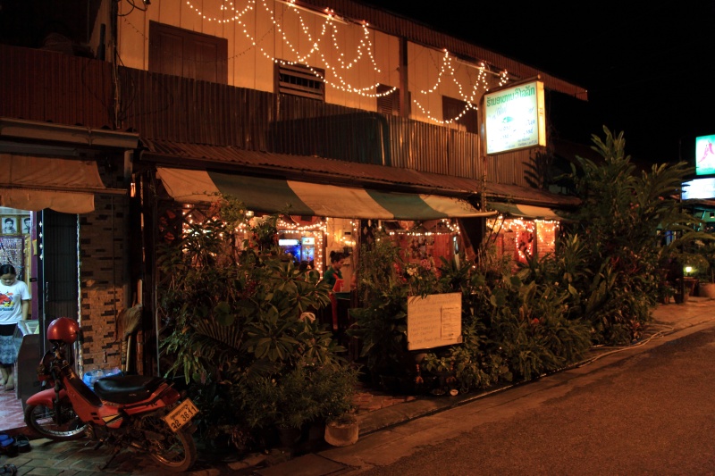 IMG_7359R 本日の夕食会場に到着。一見何屋だか分からないところがナイス。