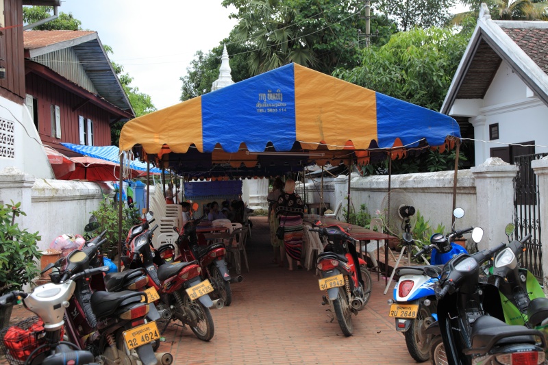 IMG_7725R あれれ、本当にこちらが入り口なのかねぇ？という怪しい通路を抜けると・・・