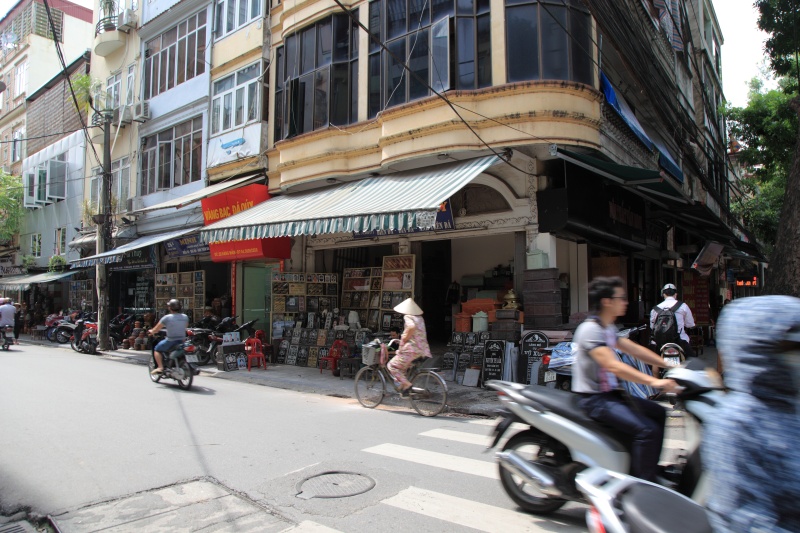 IMG_9358R 中心部を後にしてゴチャゴチャした旧市街の中に飛び込んでみよー。