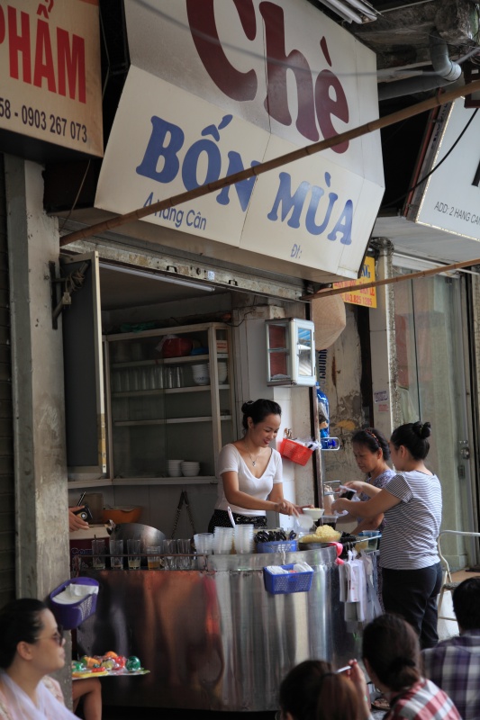 IMG_9422R 大変気になるので、となりのお店でもさらに１杯食べてきたんですけどね。<BR>
何が人気なのかは素人としてはよく分からなかったんだが・・・。