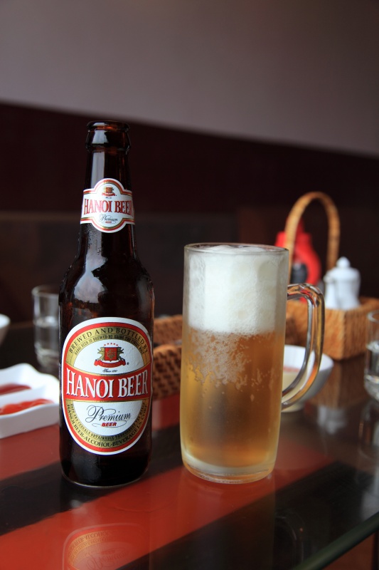 IMG_9902R 日本に帰ってる飛行機の時間が迫ってきましたので、最後のハノイビール大会。
