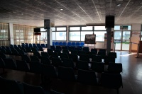 IMG_7494R そして搭乗口。早く来すぎたのか我々以外に誰ひとりいないし。