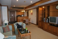 IMG 0088  一夜明けて朝。今まで宿泊したことがないような広い部屋で、嬉しいんですが、落ち着かないんです。(笑)