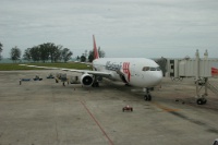 IMG 0580  プーケット国際空港にて。マーチンエアーさんったらこんなところまで飛翔してたんですか。これはこれは。