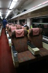 IMG 1368  プレミアムシート。電車らしからぬ3列シートですが、結構ボロいね。　残念ながらヒュンダイ製。