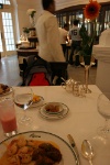 IMG 1474  ラッフルズホテル内にて、われわれにしては珍しく豪華にカレーランチバッフェ！！　が、慣れない高級カレーに胃がやられ、この後大変な事態に。速攻でホテルに戻ります。慣れないことをするものでは有りません。