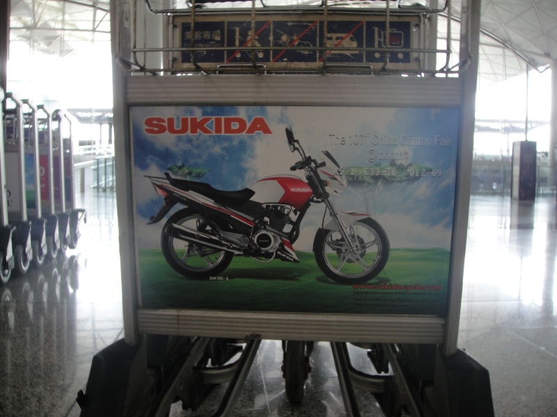 DSC02190 これは有名なSUZUKI・・・いやなんか微妙に違う気がするぞ。