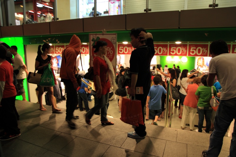 IMG_0992R bossiniさん、歳末特別セール開催中。<BR>
一発参戦したいところですが、諸般の都合で夏物しか取り扱っていないので今回は敬遠。