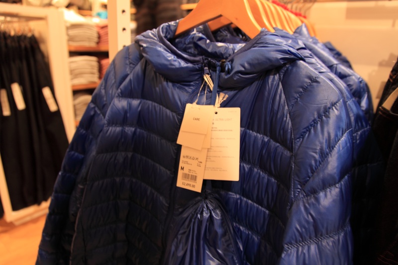 IMG_7846R ユニクロの旗艦店を発見。一応価格調査でも。<BR>
ダウンジャケットが6700円程度・・・輸入品だから高くて当然か。