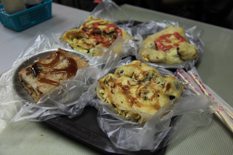 IMG_8302R 見た目はアレだが、味はピカイチ。<BR>
トレーは某M店に酷似していると思ったら、まんまでした。（ぉぃ