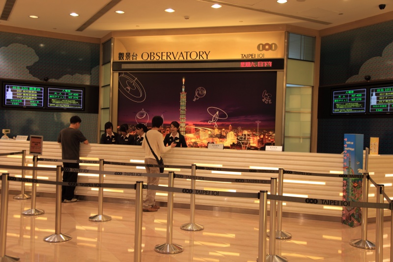 IMG_8352R 何回か来たことはありますけど、まぁ念のため展望台に行ってみましょうかと。