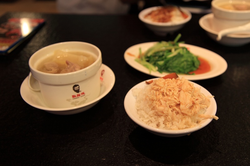 IMG_8539R 魯肉飯も良いんだけど、敢えて鶏肉飯にしてみた。<BR>
だって、魯肉飯は食べる予定が決まっているし。