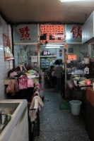 IMG_8297R というわけで店内へ。何だこのゾクゾクする入り口は。