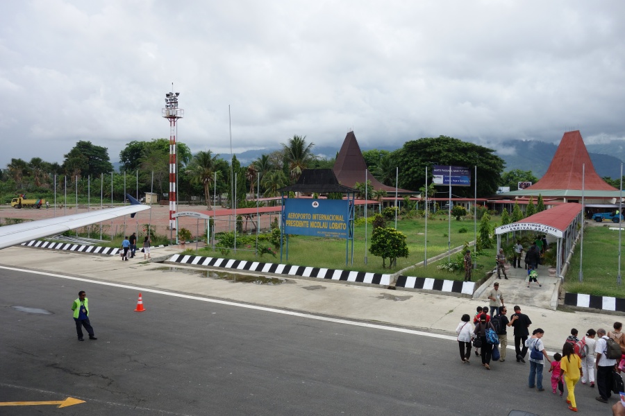DSC03342 何とか無事に東チモの首都こと、ディリ国際空港に到着。<BR>
アサルト・ライフルを携えた兵隊さんに守られた大変安全な空港のようですよ。