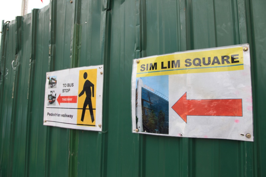 IMG_7356R SIM LIM SQUARE・・・つまり、森林広場。平たく言うと電気街。