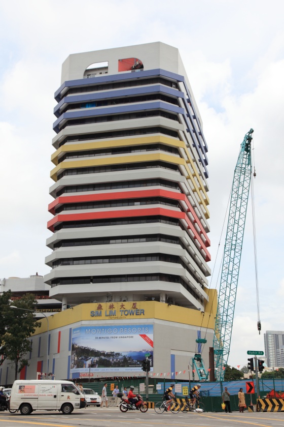 IMG_7365R こちらはSIM LIM TOWER。さらにコアなデバイスが詰まってます。