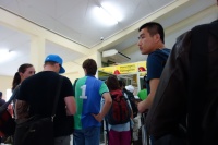 DSC03357 イミグレへ。外国人の割合が多いので特別視されること無く入国に成功。