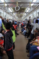 IMG_5438R 日本で活躍していたときと代わらぬ車内。