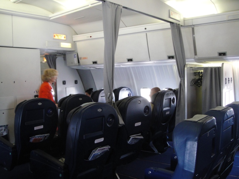 DSC05097R 西側飛行機と全く異なる設計思想にウハウハが収まらず。<BR>
CAさんの制服がインターナショナルオレンジなのは、<BR>
墜落してもすぐに発見できるようにしているからだと言われています。（嘘）