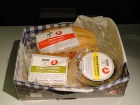 DSC05016R 機内食を頂いていると・・・